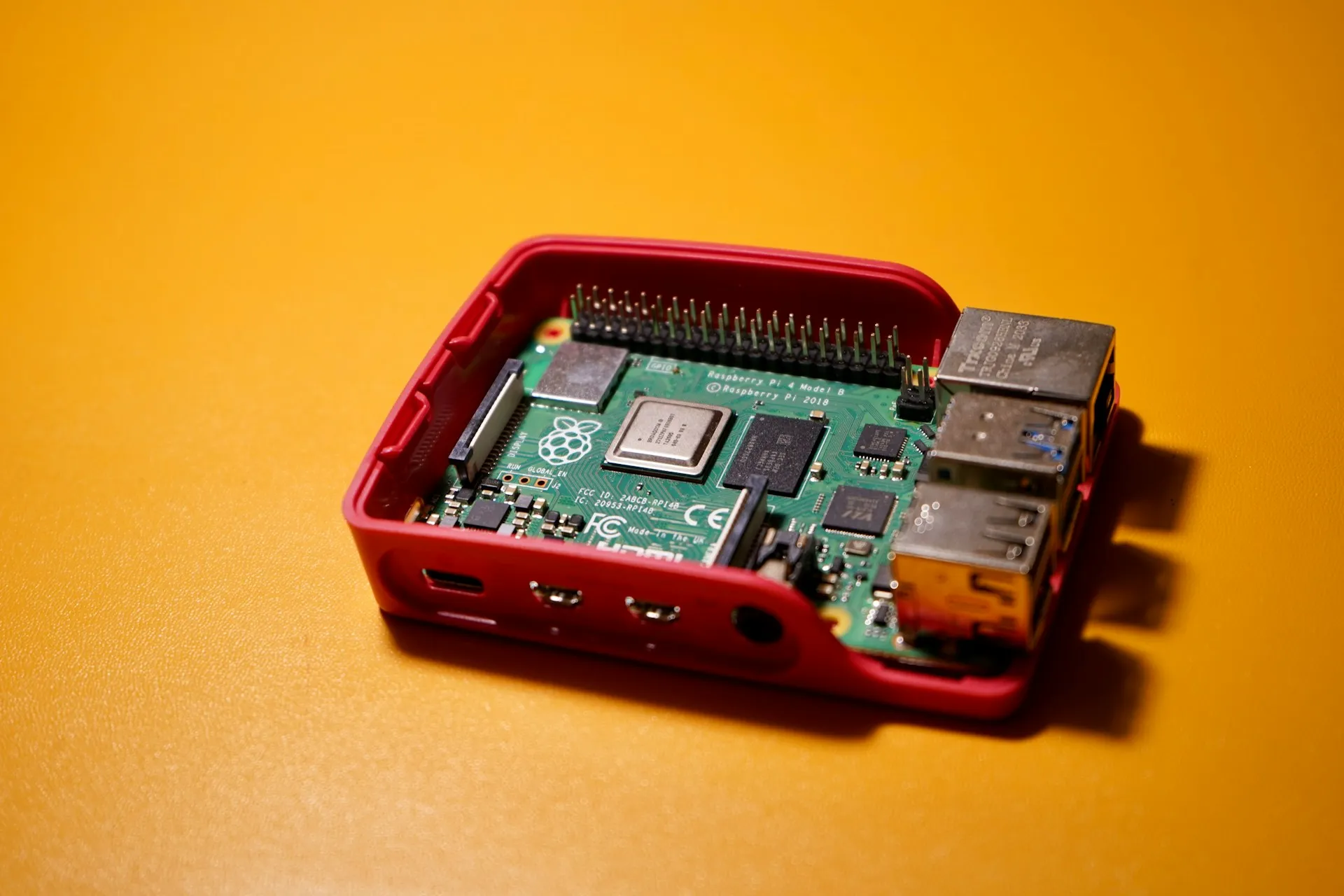 Красный защитный корпус для Raspberry Pi